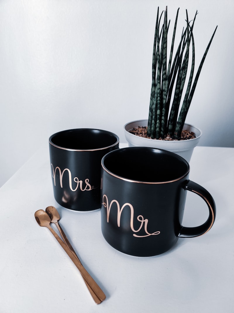 A pair of matte-glazed YourMug mugs